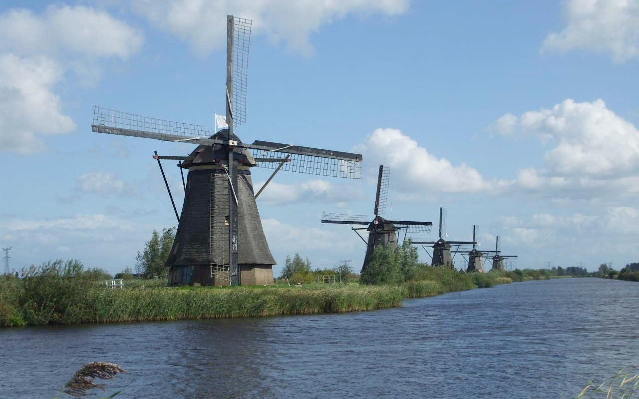 De Molens van Kinderdijk. Erfgoed sinds 1997. De Molens van Kinderdijk. Erfgoed sinds 1997.