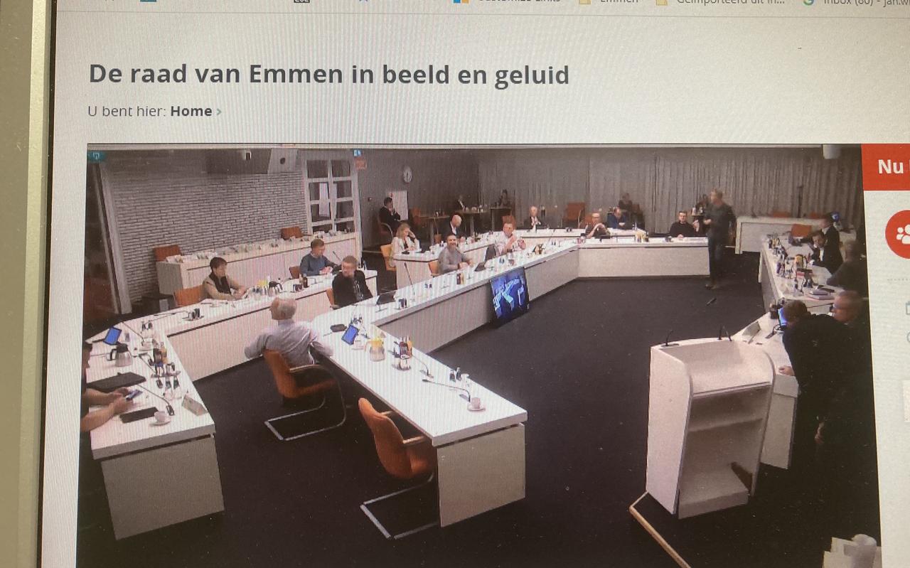 Voor mensen buiten de Emmer raadszaal was de vergadering niet goed te volgen. Er komt een herkansing. Voor mensen buiten de Emmer raadszaal was de vergadering niet goed te volgen. Er komt een herkansing.