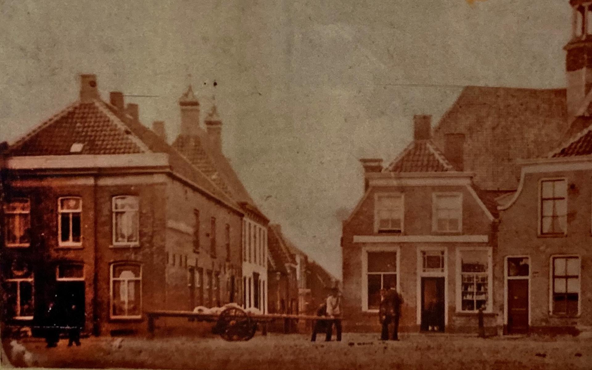 De oudst bekende foto van Coevorden werd rond 1890 gemaakt door fotobedrijf Sanders & Co uit Groningen