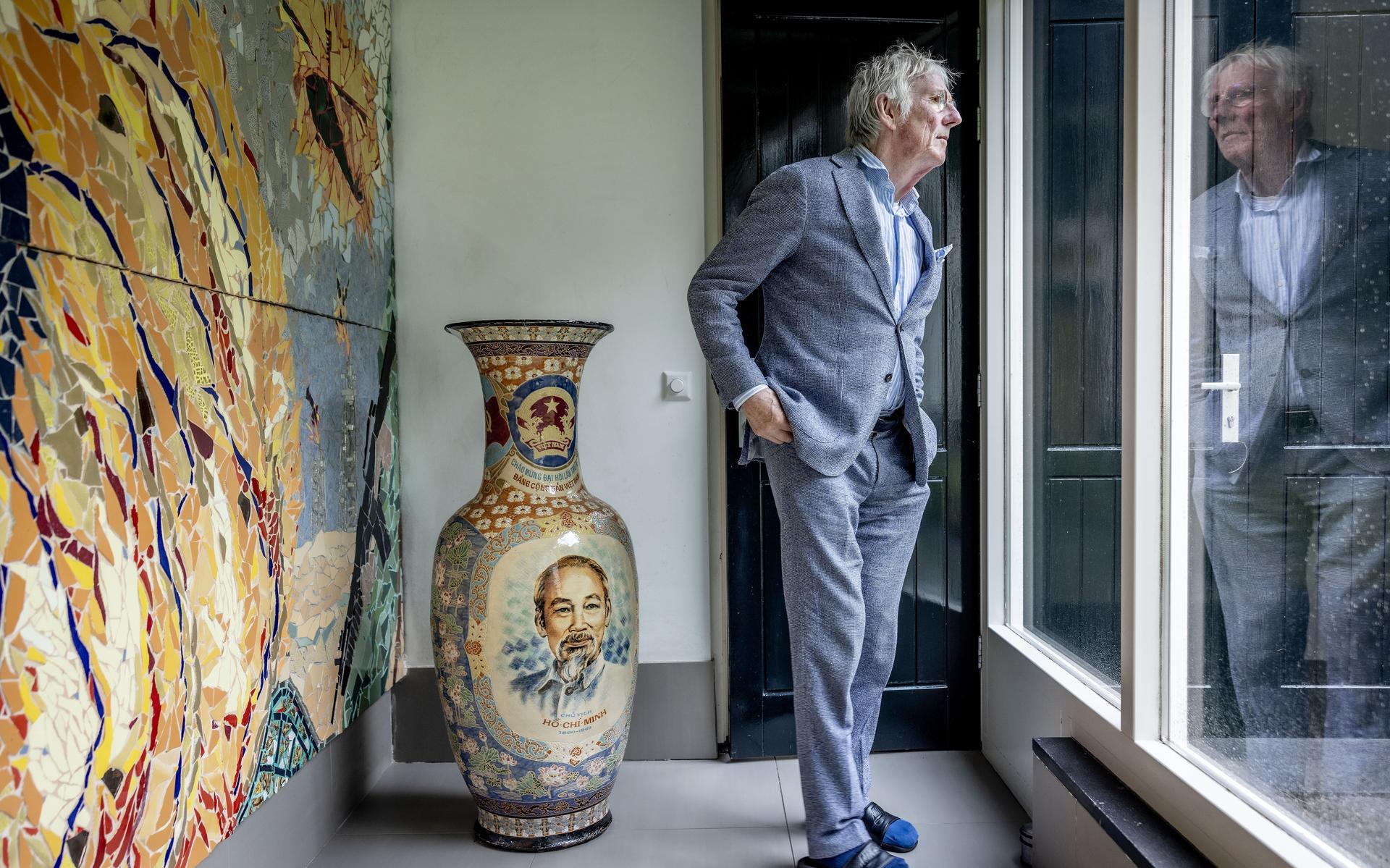 Freek de Jonge (79) schrijft zijn memoires, maar kan niet om het heden