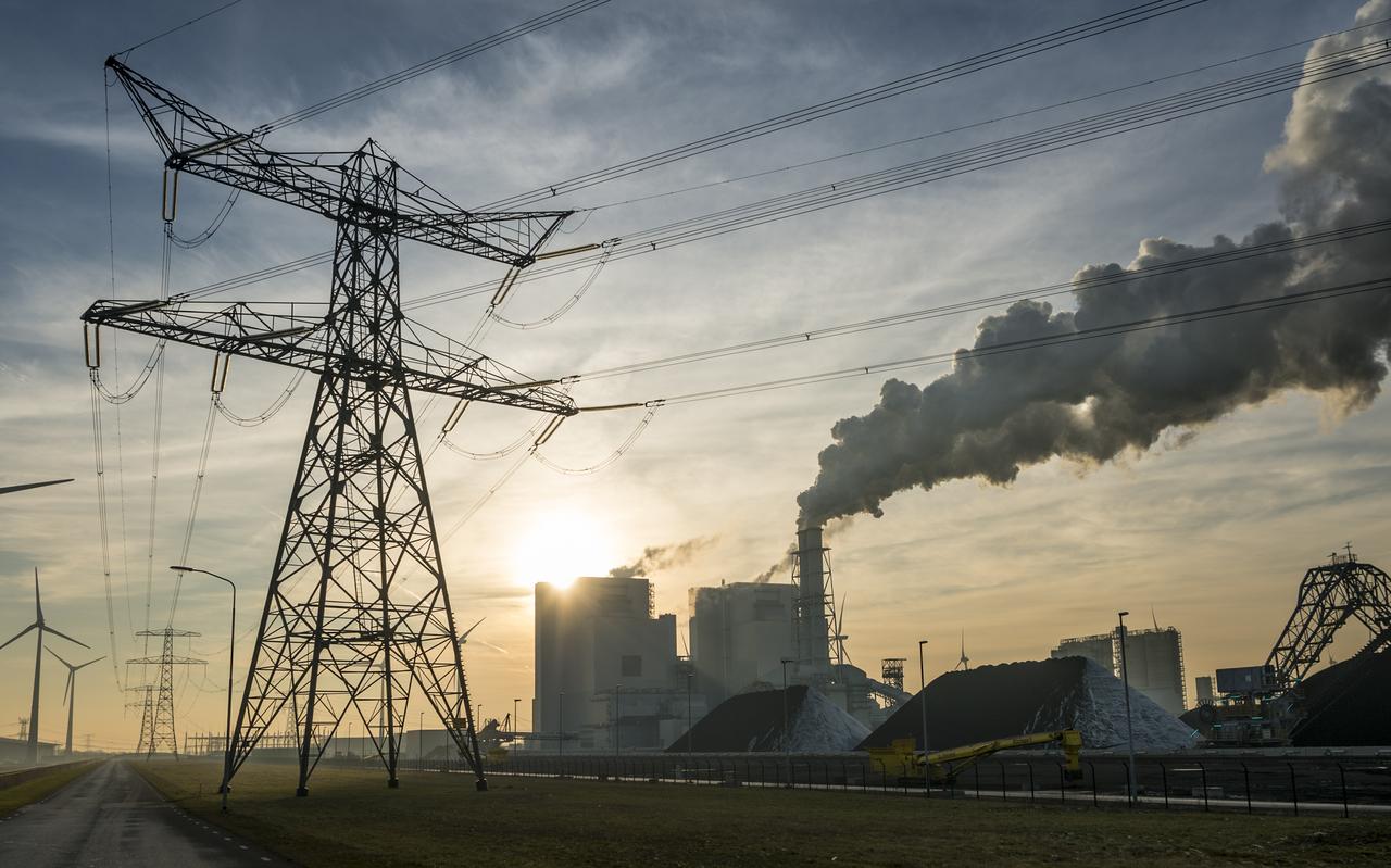 De kolencentrale van RWE in de Eemshaven is de grootste stikstof-uitstoter van het Noorden.
De kolencentrale van RWE in de Eemshaven is de grootste stikstof-uitstoter van het Noorden.