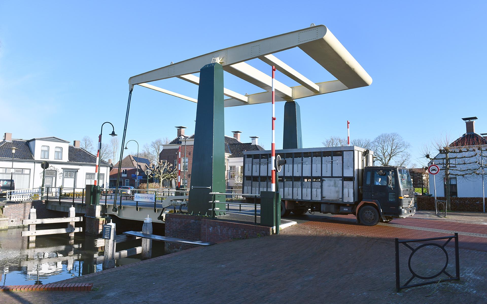 Naar verwachting mogen vanaf juni geen vrachtwagens meer over de Zijlvesterbrug. Foto: Provincie Groningen