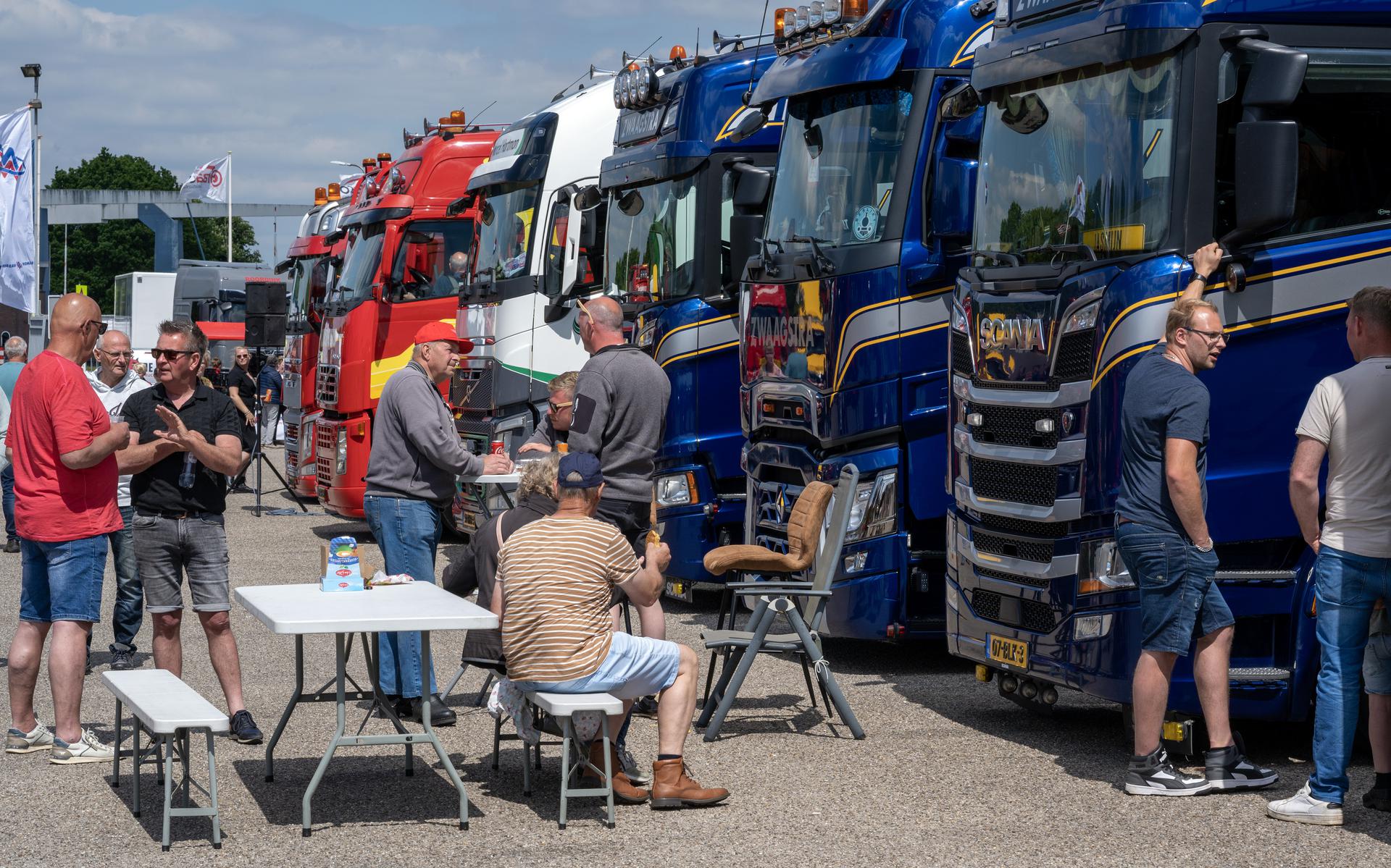 Veel vrachtwagens om te bewonderen op de Coevorder Truckersdag.