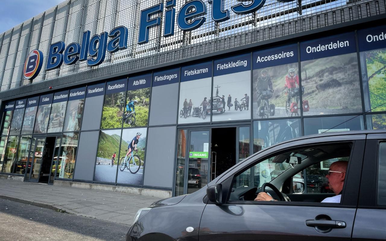 De megastore van Belga aan het Sontplein in Groningen. Luuk en Bert Belga hebben het familiebedrijf verkocht aan autodealer Broekhuis.