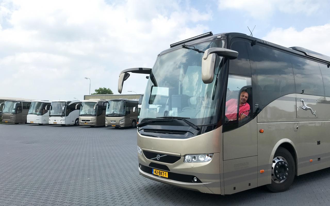Directeur Adrie Oostenbrug van autobusbedrijf Doornbos. 'We hebben het tot nu toe gered'. Directeur Adrie Oostenbrug van autobusbedrijf Doornbos. 'We hebben het tot nu toe gered'.