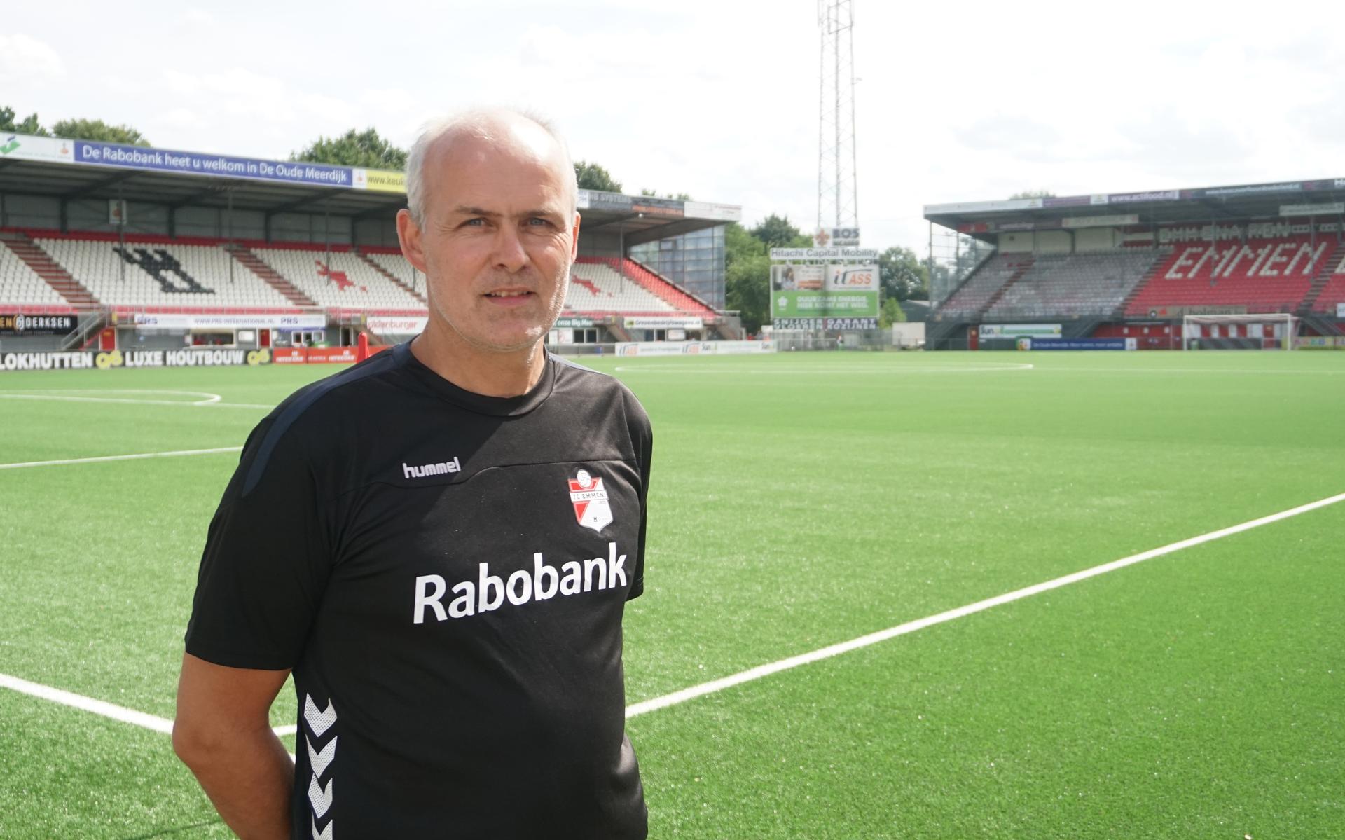 René Grummel in het shirt van FC Emmen, de club die hij na dit seizoen verlaat. Nico Haak wordt zijn opvolger.