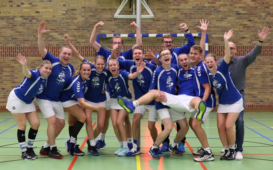 Stadskanaal '74 heeft de 20ste editie van het internationale korfbaltoernooi in De Spont gewonnen. 