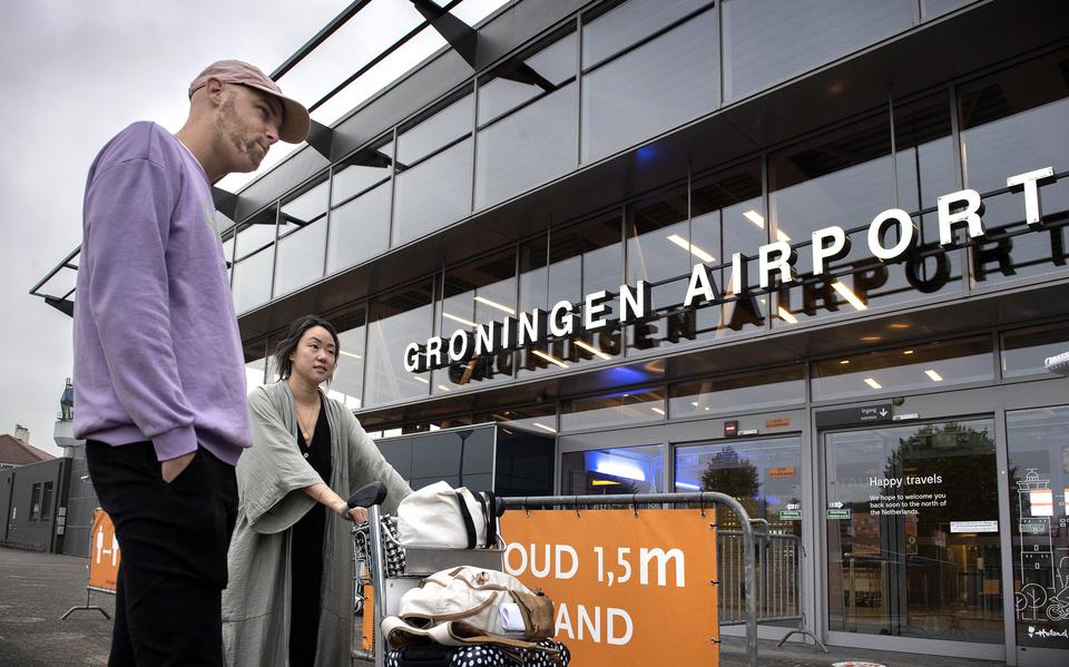 Meer vakantievluchten brengen geld in het laatje van Groningen Airport Eelde.                                                                                                                                                                                                                         