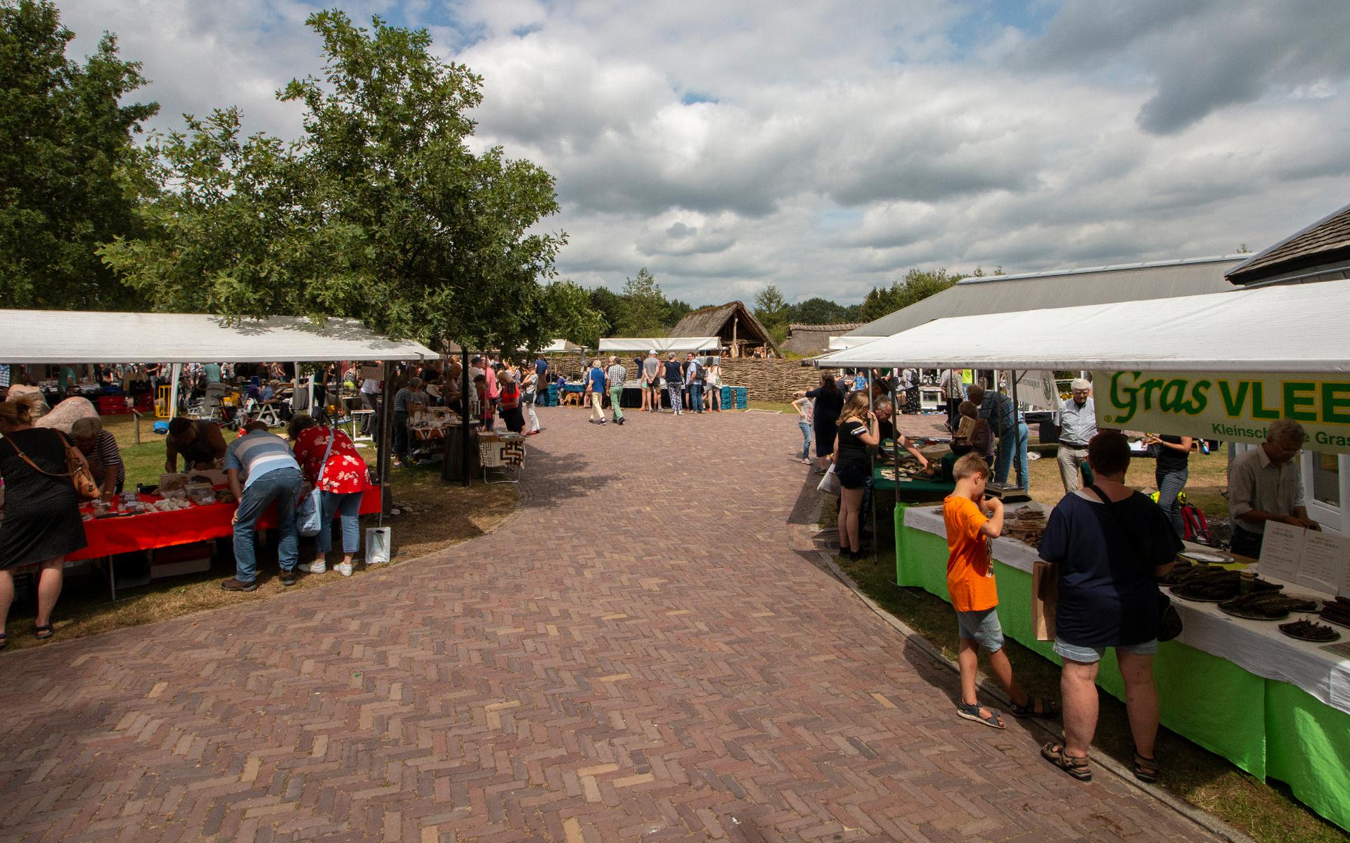 Oertijdmarkt pindah dari Borger ke Emmen.  80 peserta pameran pindah ke lokasi bersepeda di De Meerdijk Grounds