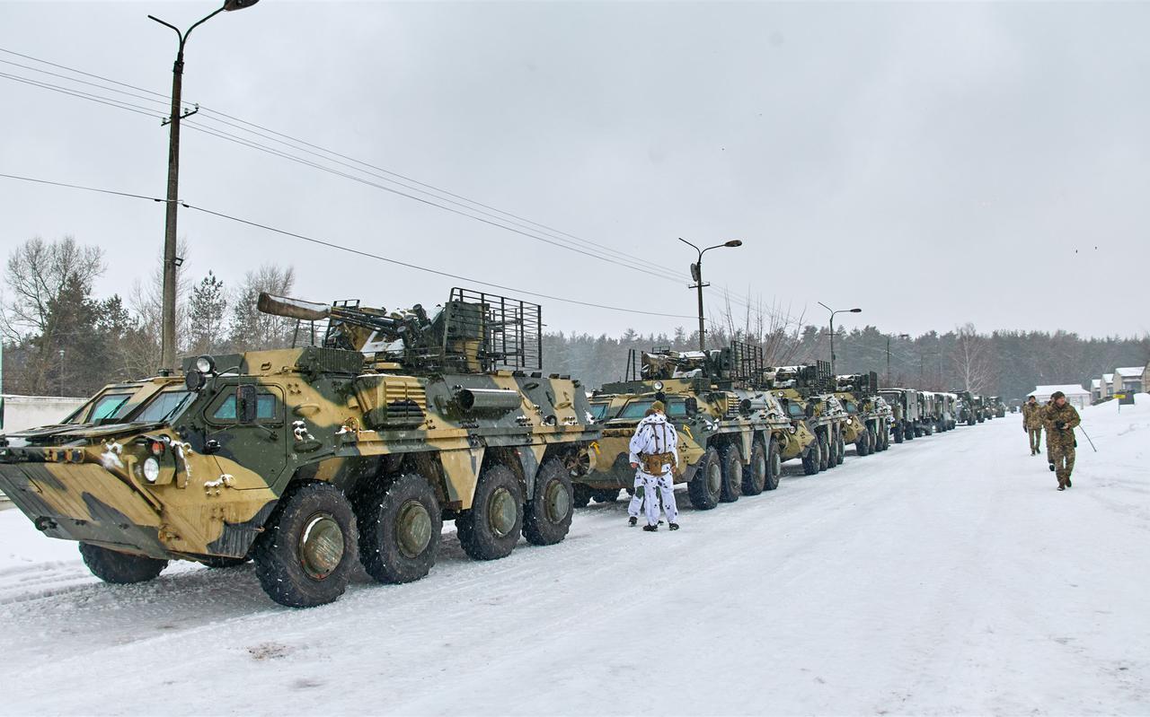 De 92e afzonderlijke gemechaniseerde brigade van de Oekraïense strijdkrachten bereidt zich voor om deel te nemen aan een oefening in de buurt van het dorp Klugino-Bashkirivka, niet ver van de Oost-Oekraïense stad Charkov.