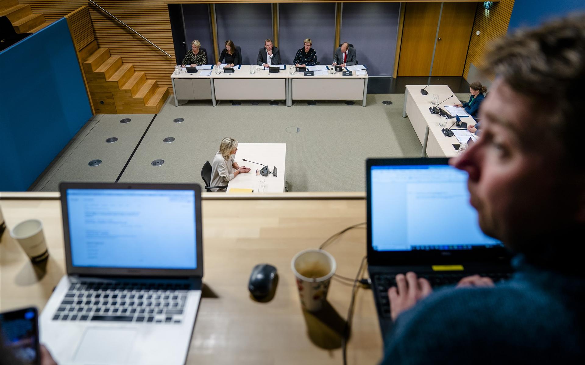 Live vanaf 10.00 uur: Parlementaire enquête. Topambtenaar Financiën vindt dat publieke belangen over