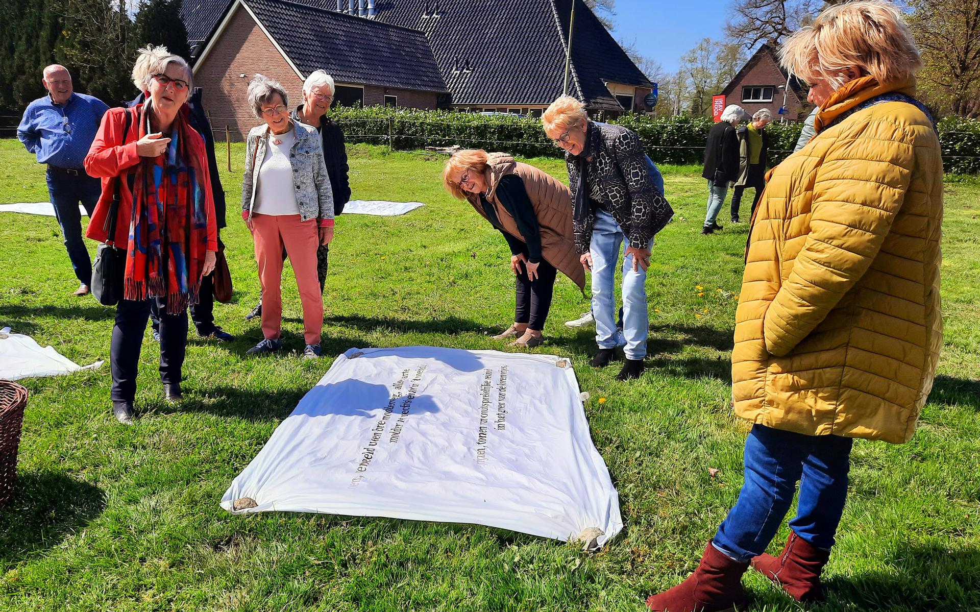 Het Bleekveld is een lakenproject als één van de activiteiten van ‘Vincents pad door Zweeloo’.