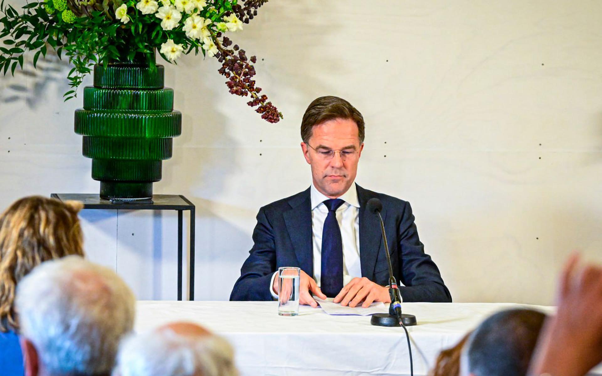 Rutte tijdens de persconferentie in Garmerwolde.
