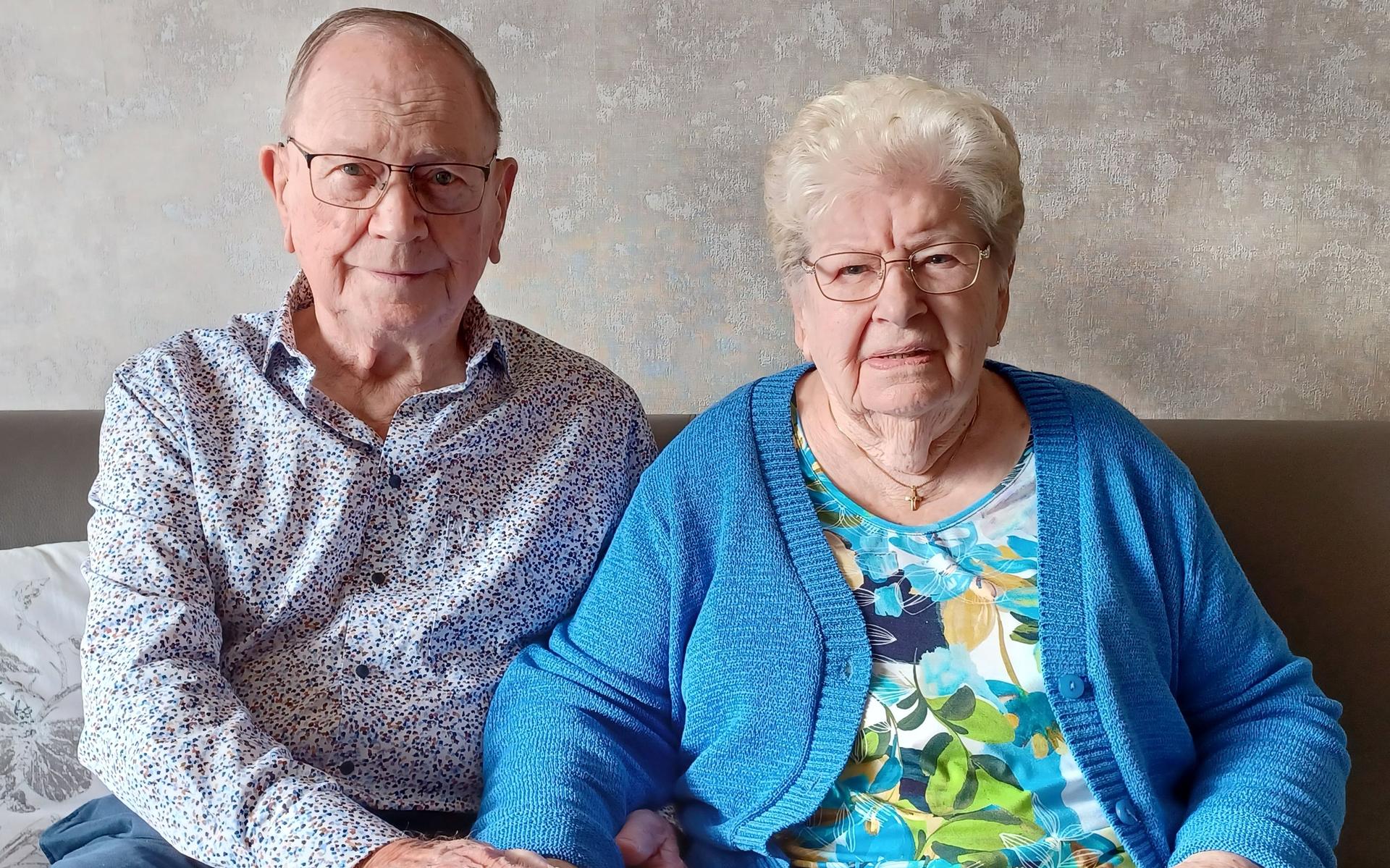 Bram (87) en Diny (88) uit Nieuw-Weerdinge zijn 65 jaar getrouwd. 'Ik had echt geluk dat ze voor mij