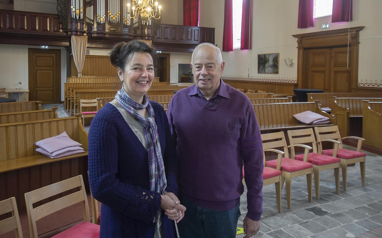Odoorn, 27/10/21: Helene Westerik en Willem Mulder in de kerk van Odoorn. Hebben prijs gewonnen voor de fusie met kerk in Emmen. DN Drenthe