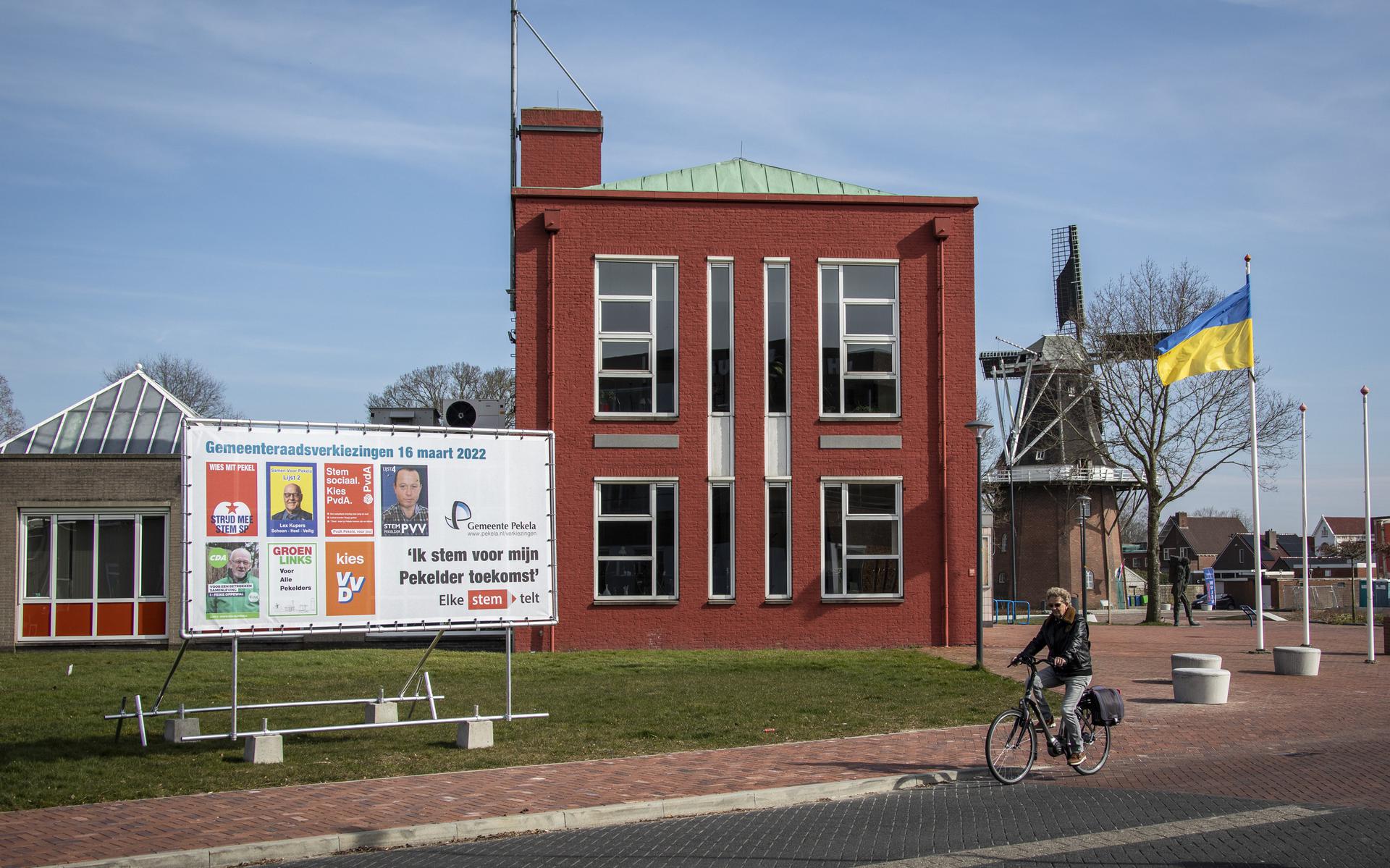 Het gemeentehuis in Oude Pekela staat ter discussie. Het is te klein.
