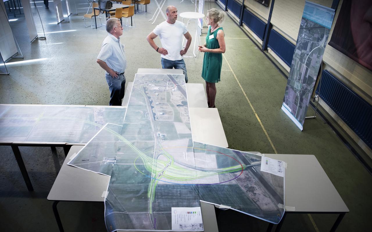 De plannen voor de N33 werden in juni ook al met de inwoners besproken. De plannen voor de N33 werden in juni ook al met de inwoners besproken.