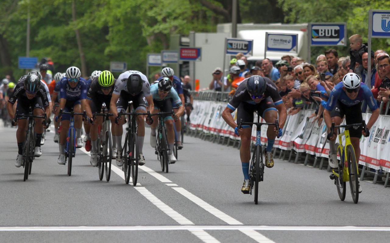 Coen Vermeltfoort moest diep gaan in de eindsprint van de Ronde van Overijssel.