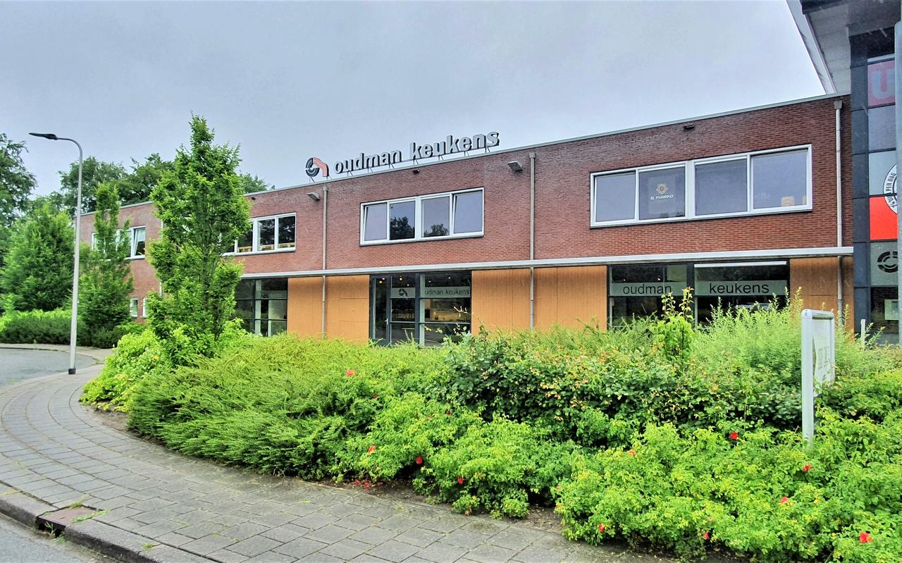 Jongerencentrum El Padrino in Assen komt boven een keukenzaak. Jongerencentrum El Padrino in Assen komt boven een keukenzaak.
