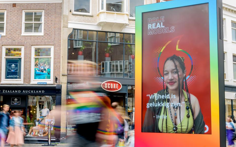 Bezoekers van de Pride in Groningen kunnen zaterdag model staan voor de Role/Real Models-campagne van telecomprovider Ziggo.