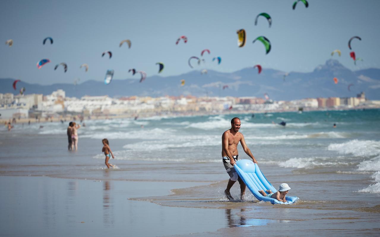 Het strand van Tarifa, het zuidelijkste stadje van Spanje. Het strand van Tarifa, het zuidelijkste stadje van Spanje.