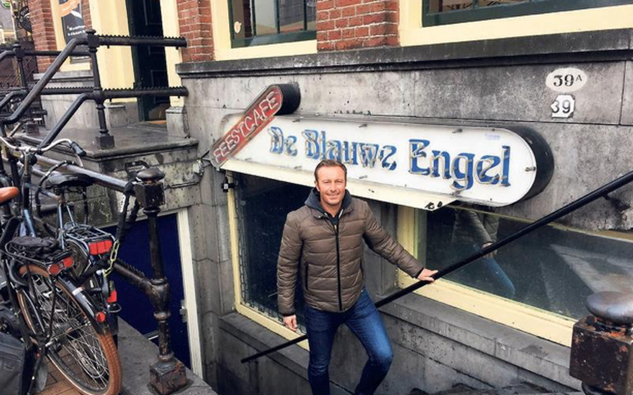 Jeroen de Vries is al regelmatig in De Blauwe Engel die hij eind deze maand omdoopt in café ‘t Vaatje Jeroen de Vries is al regelmatig in De Blauwe Engel die hij eind deze maand omdoopt in café ‘t Vaatje