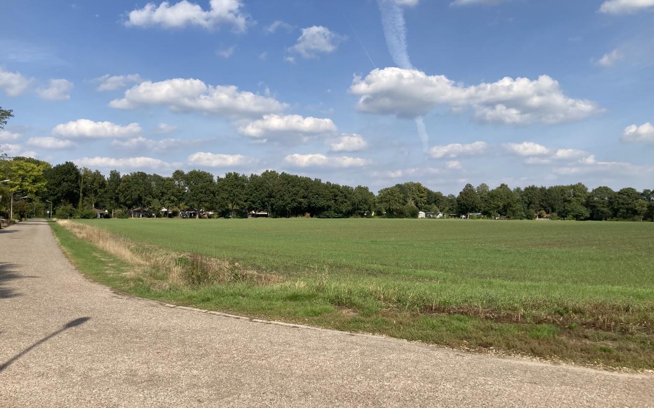 De eigenaren van deze grond aan de Torenakkers in Havelte hebben woningbouwplannen, rechts achterin. De eigenaren van deze grond aan de Torenakkers in Havelte hebben woningbouwplannen, rechts achterin.