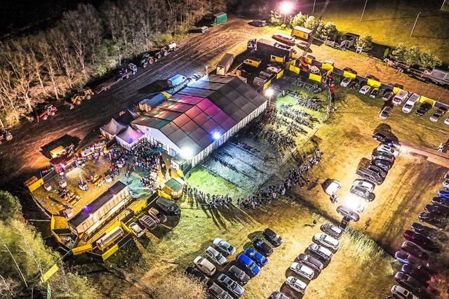 Tentfeest Hooghalen biedt twee avonden vertier. Lekker swingen met Donders en Harder