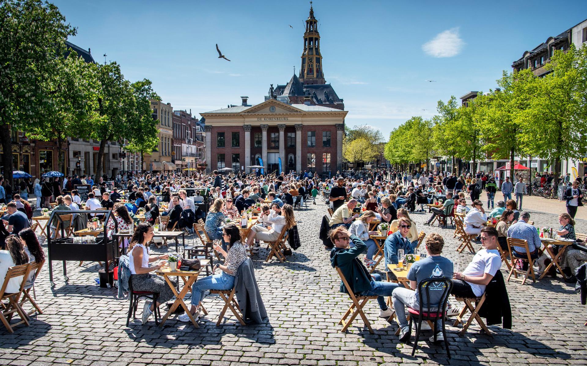 kogel stil toespraak Hemelvaart en volop zon: een bomvol terras op de Vismarkt in Groningen (en  dat is een historisch beeld) - Dagblad van het Noorden