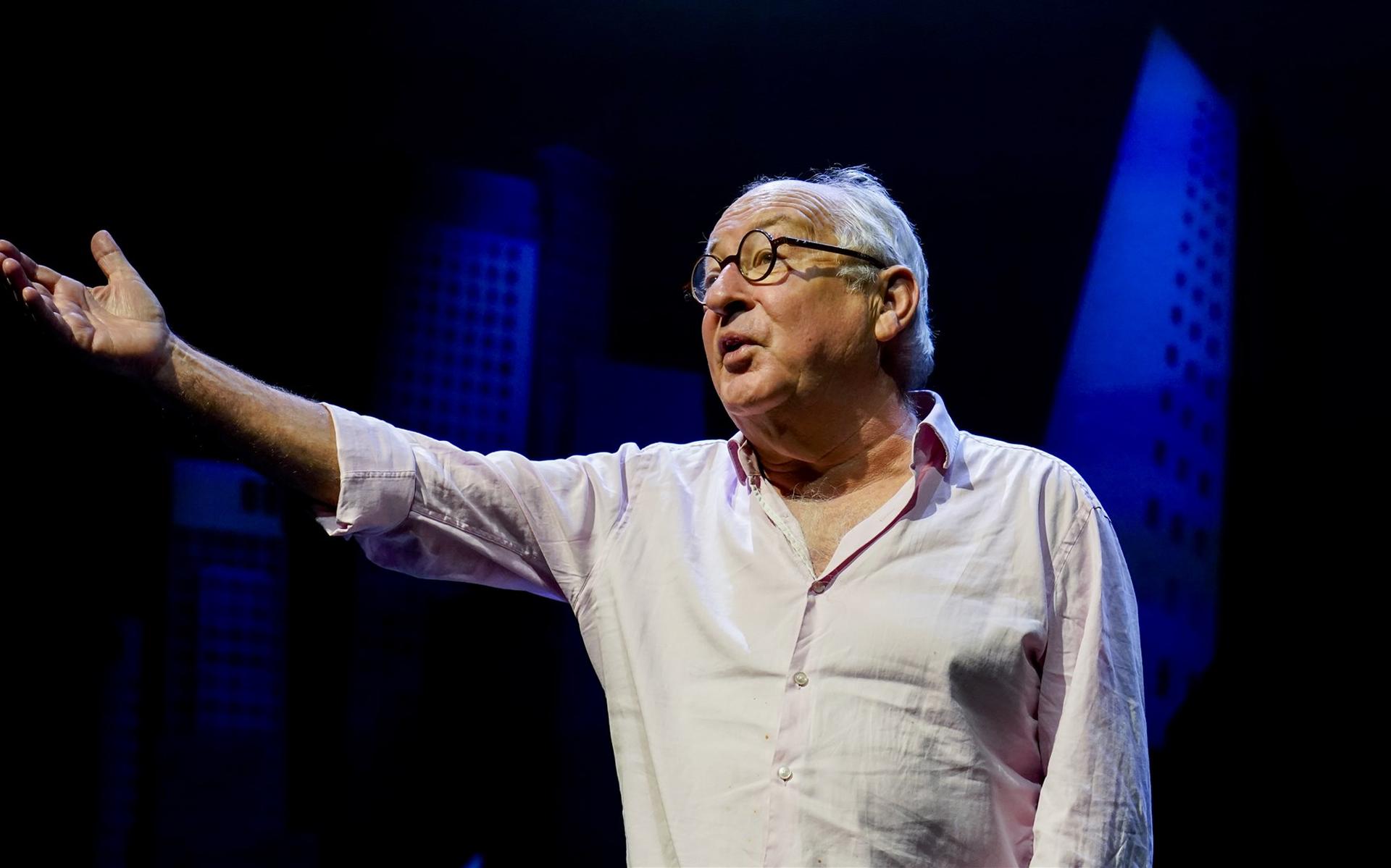 Youp van 't Hek opent theaterseizoen van de Winsinghhof in Roden