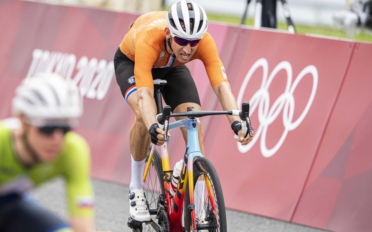 Bauke Mollema komt in Tokio als vierde over de finish. Bauke Mollema komt in Tokio als vierde over de finish.