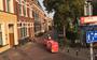 De Lodewijkstraat in Groningen is een woonerf maar ook een van de drukste fietsroutes van de stad, dat wringt volgens de PvdA in de gemeenteraad.
