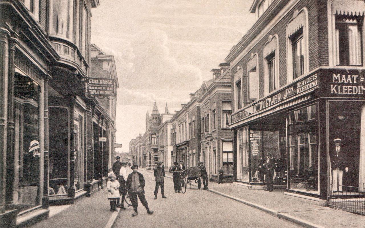 De stedelijke rechten droegen er mede aan bij dat Winschoten (op de foto in de jaren twintig van de vorige eeuw) een belangrijk koopcentrum werd.