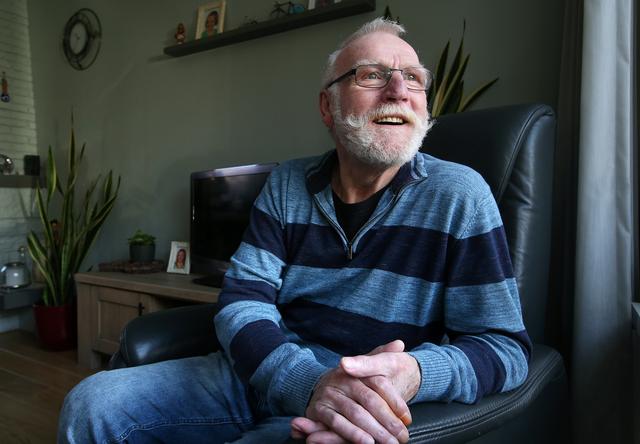 Gerrie de Jonge (77) overleden. De pijlsnelle spits uit Klazienaveen-Noord die voetbalde met Guus Hi