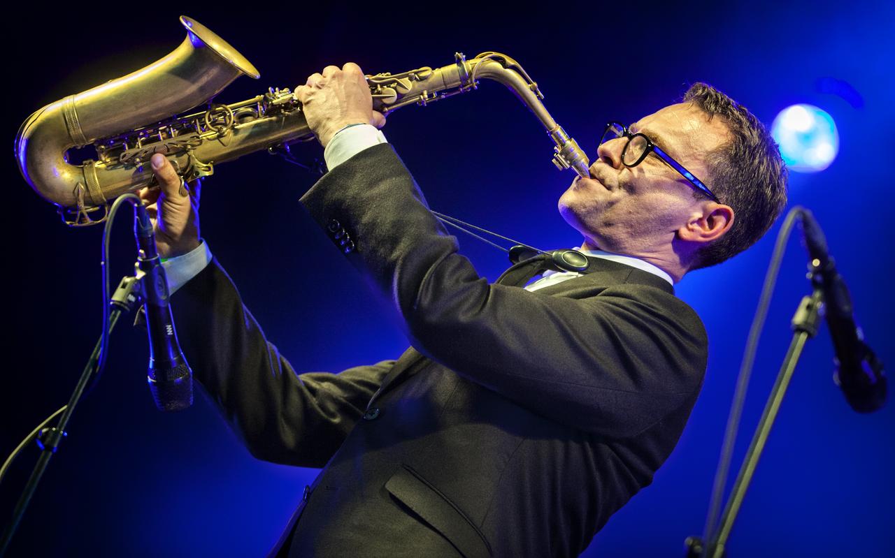 Benjamin Herman tijdens Swingin' Groningen in 2013, het festival dat buiten de vaste subsidiestroom zit, maar nu wel coronacompensatie ontvangt. Benjamin Herman tijdens Swingin' Groningen in 2013, het festival dat buiten de vaste subsidiestroom zit, maar nu wel coronacompensatie ontvangt.