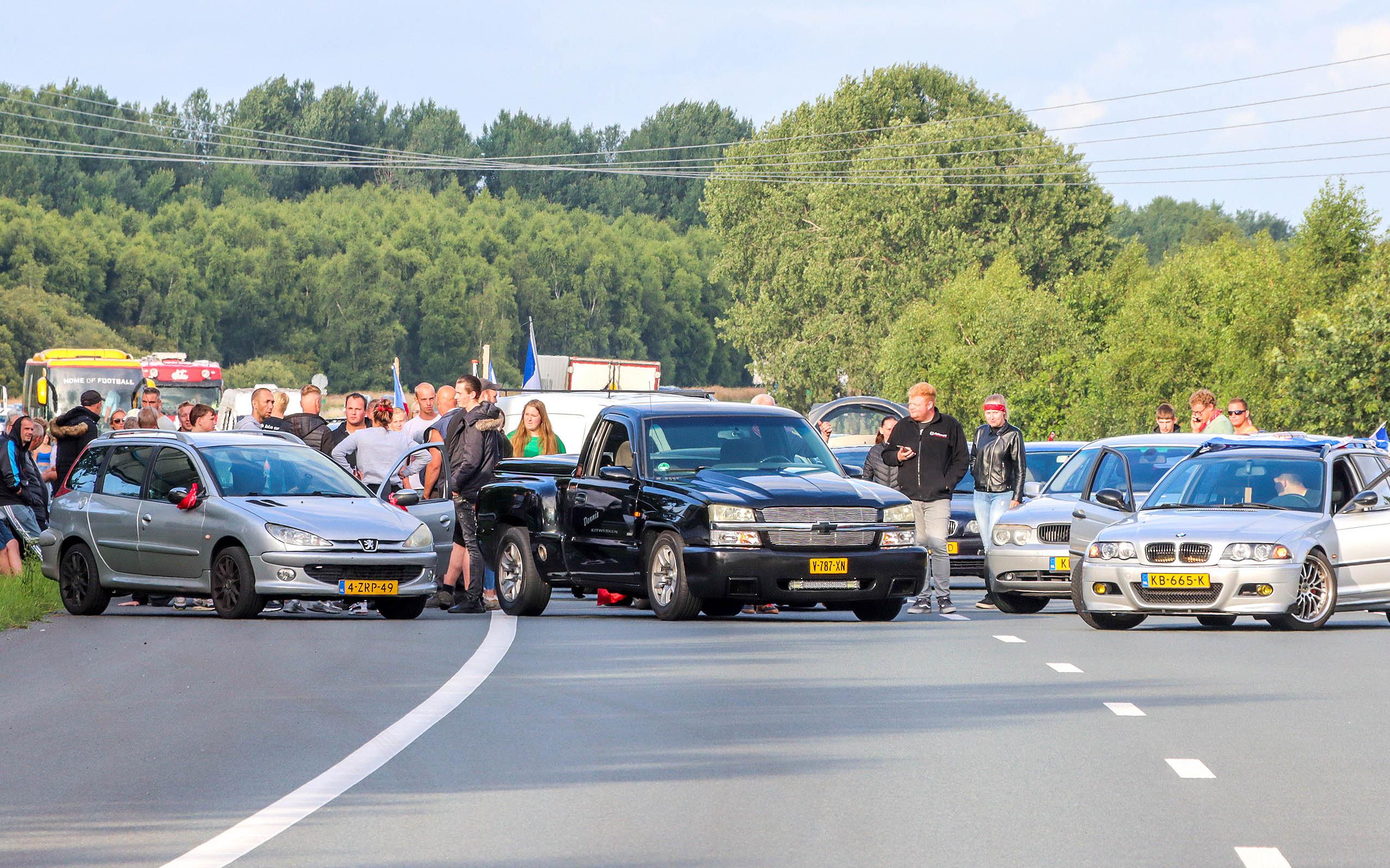 Protestactie op A37 bij knooppunt Holsloot. Weg was afgesloten met auto ...