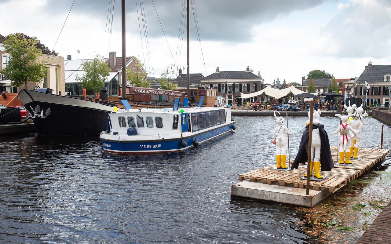 Rondvaartboot De Fluisteraar is opgeknapt. Rondvaartboot De Fluisteraar is opgeknapt.