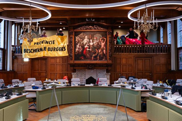 Groningen scherpt toezicht tribune Statenzaal aan na actie Extinction Rebellion: voortaan jassen en 