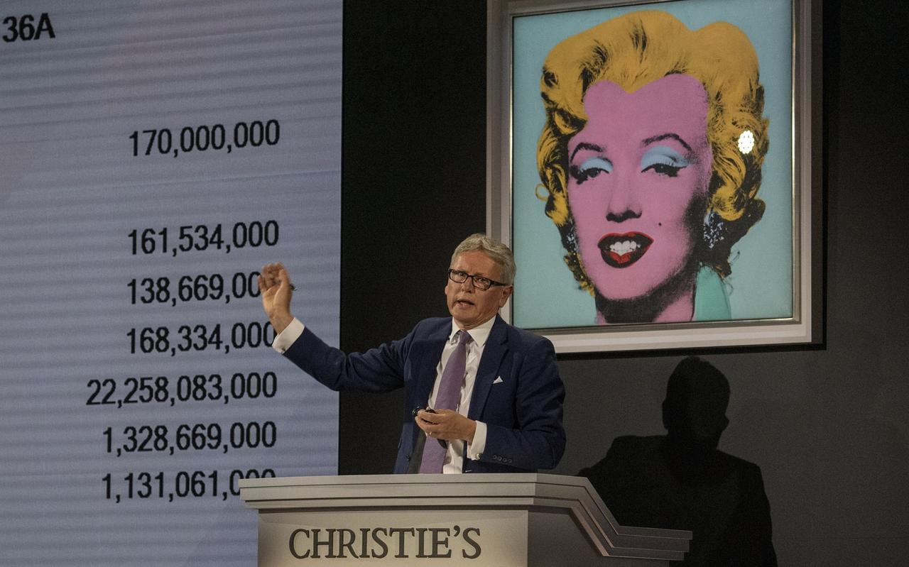 De zeefdruk Shot sage blue Marilyn van Andy Warhol was met 195 miljoen dollar het duurst geveilde werk. De zeefdruk Shot sage blue Marilyn van Andy Warhol was met 195 miljoen dollar het duurst geveilde werk.