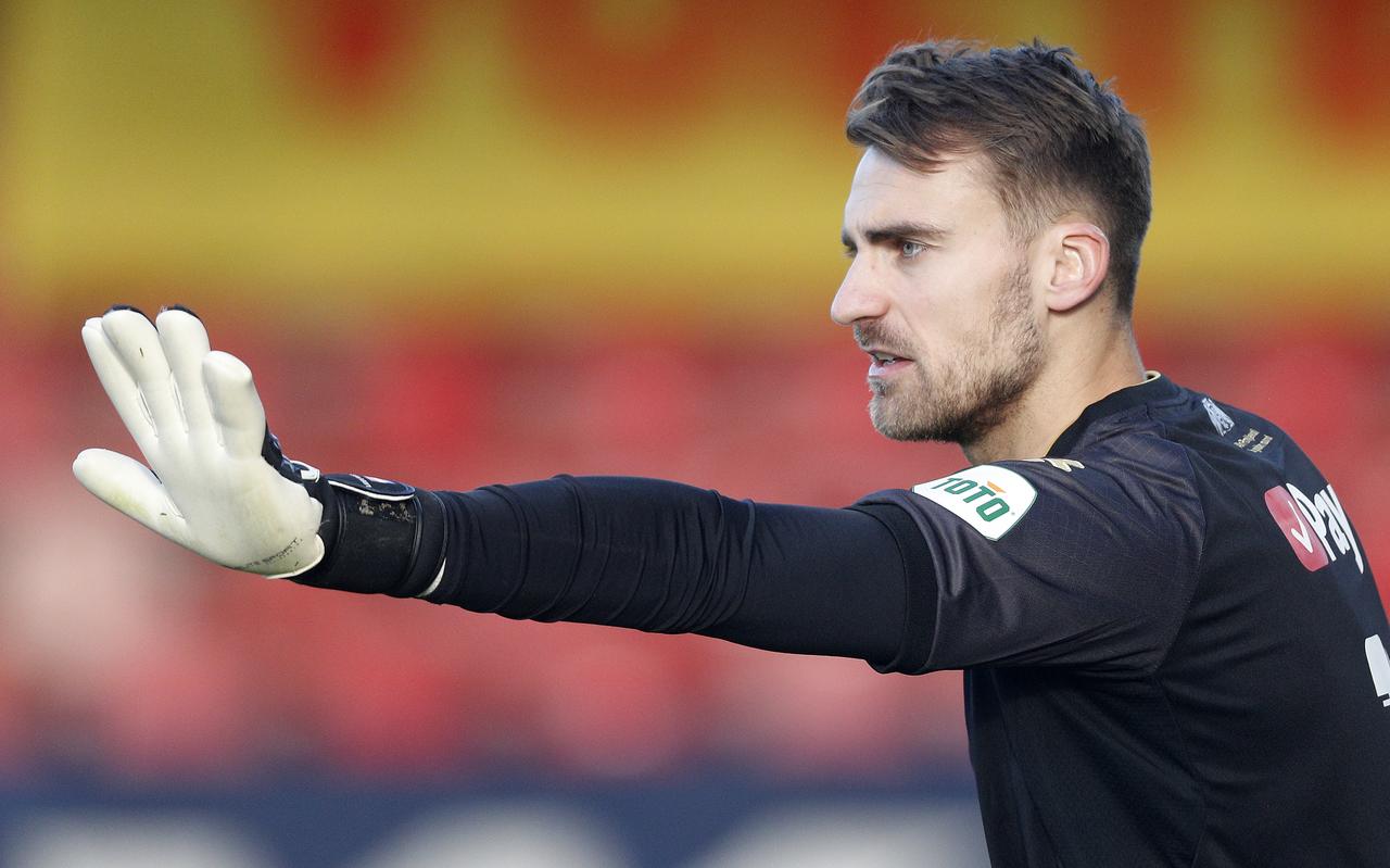 Peter Leeuwenburgh kan voorlopig blijven rekenen op een basisplaats bij FC Groningen. Peter Leeuwenburgh kan voorlopig blijven rekenen op een basisplaats bij FC Groningen.
