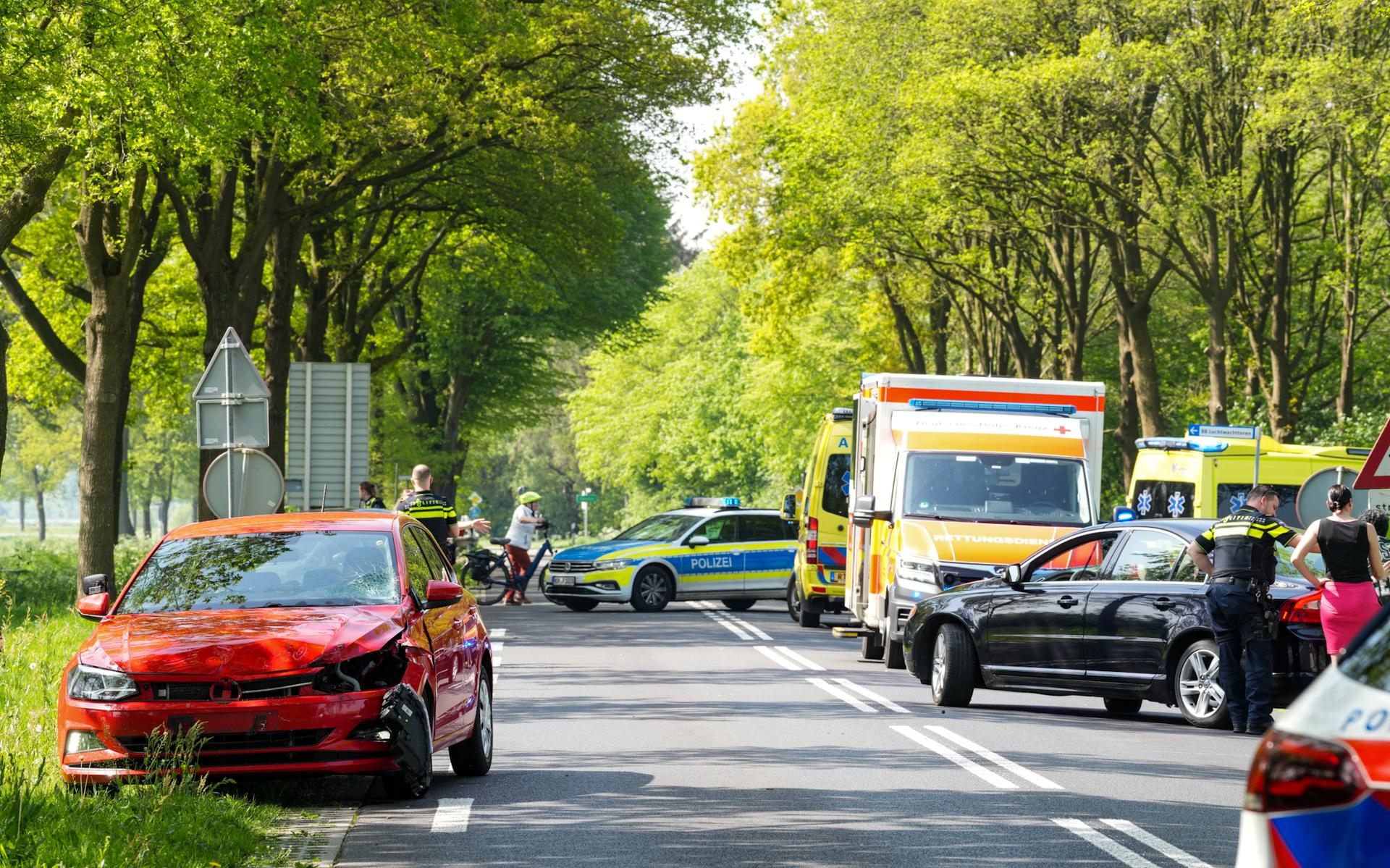 'Oppassen geblazen': Henk waarschuwt voor gevaarlijke oversteekplaats in Schoonebeek na tragisch ong