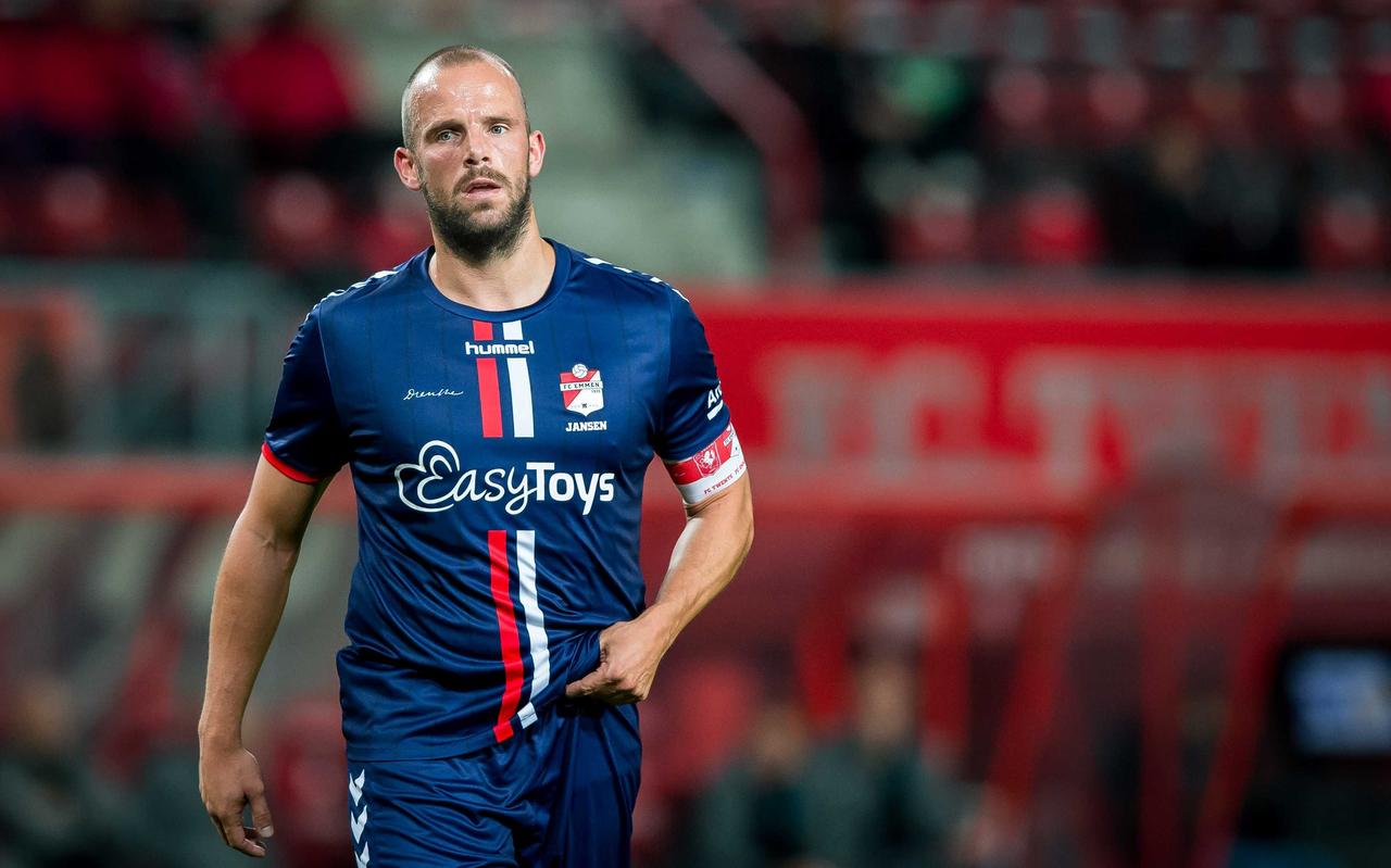 Anco Jansen tijdens de eredivisiewedstrijd tussen FC Twente en FC Emmen in De Grolsch Veste. Anco Jansen tijdens de eredivisiewedstrijd tussen FC Twente en FC Emmen in De Grolsch Veste.