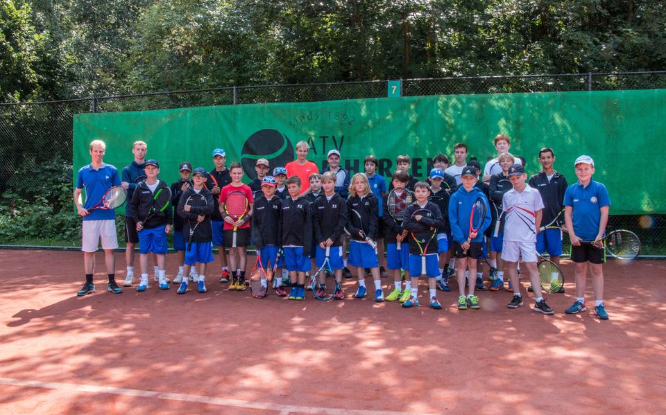 De tennissers en trainers van Dorchester en ATV De Hertenkamp.
