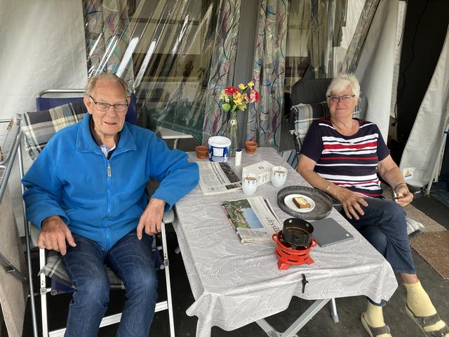 Investeerder koopt camping De Moraine in Spier. Vaste gasten in gesprek, kampeerders moeten vertrekk