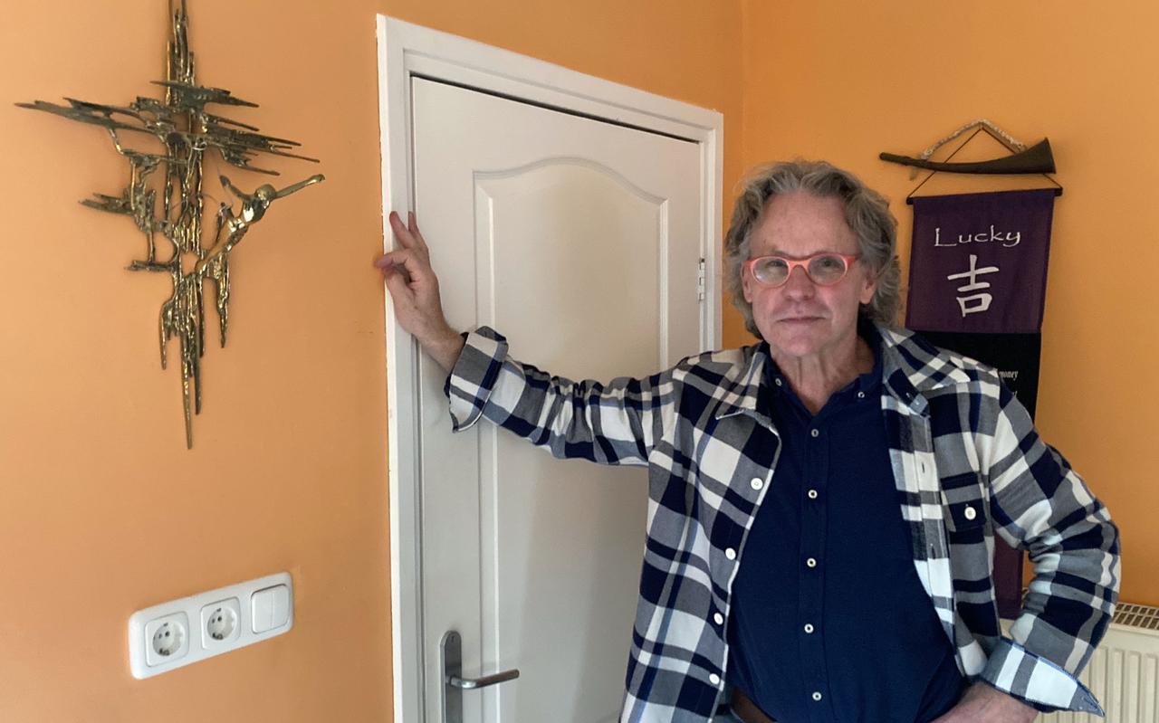 Tom Roggema in zijn huis in Krewerd. Tom Roggema in zijn huis in Krewerd.