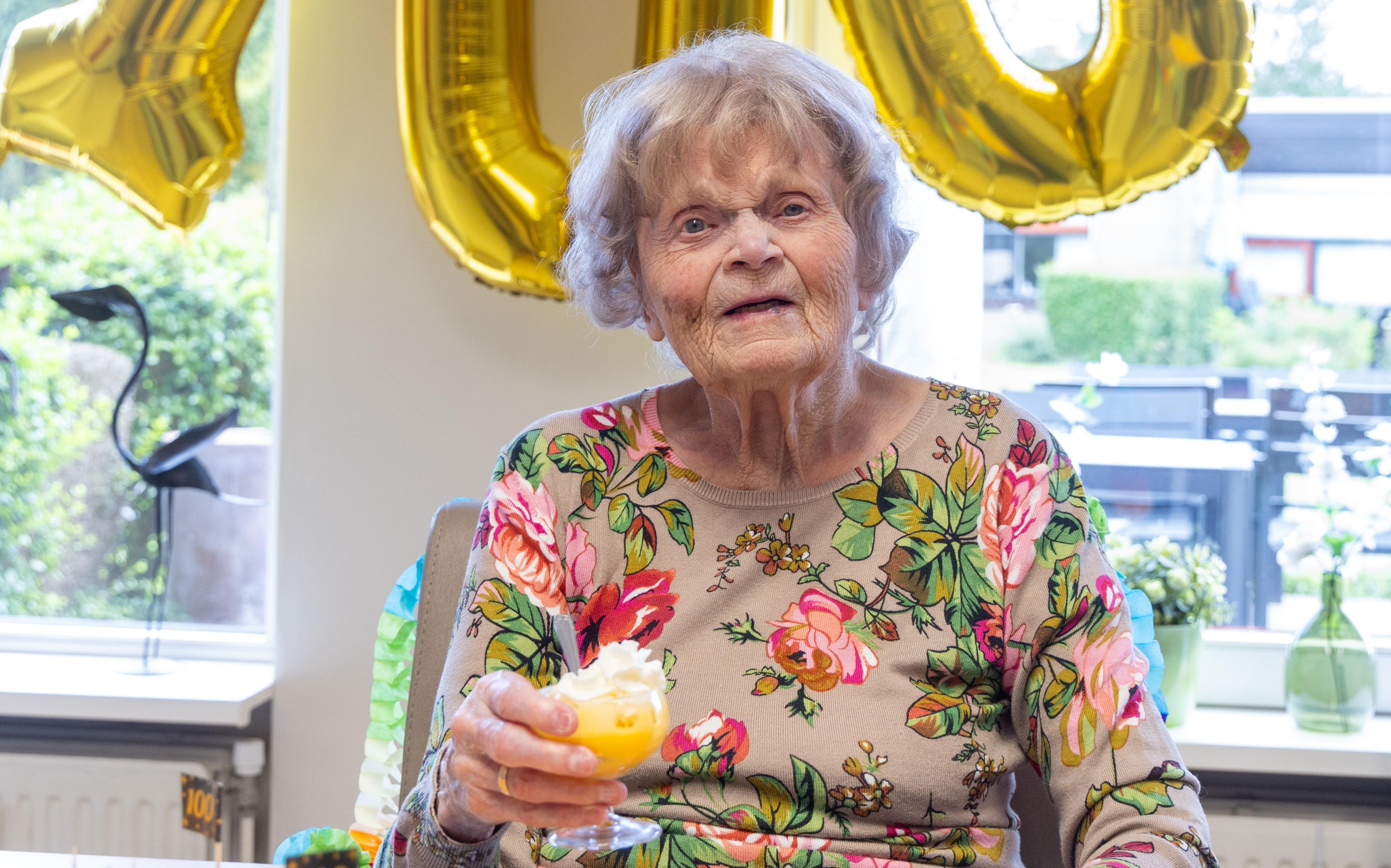 Jopie uit Westerbork viert 100ste verjaardag. Vriend Roelof (88) onthult geheim van oud worden: 'Bli