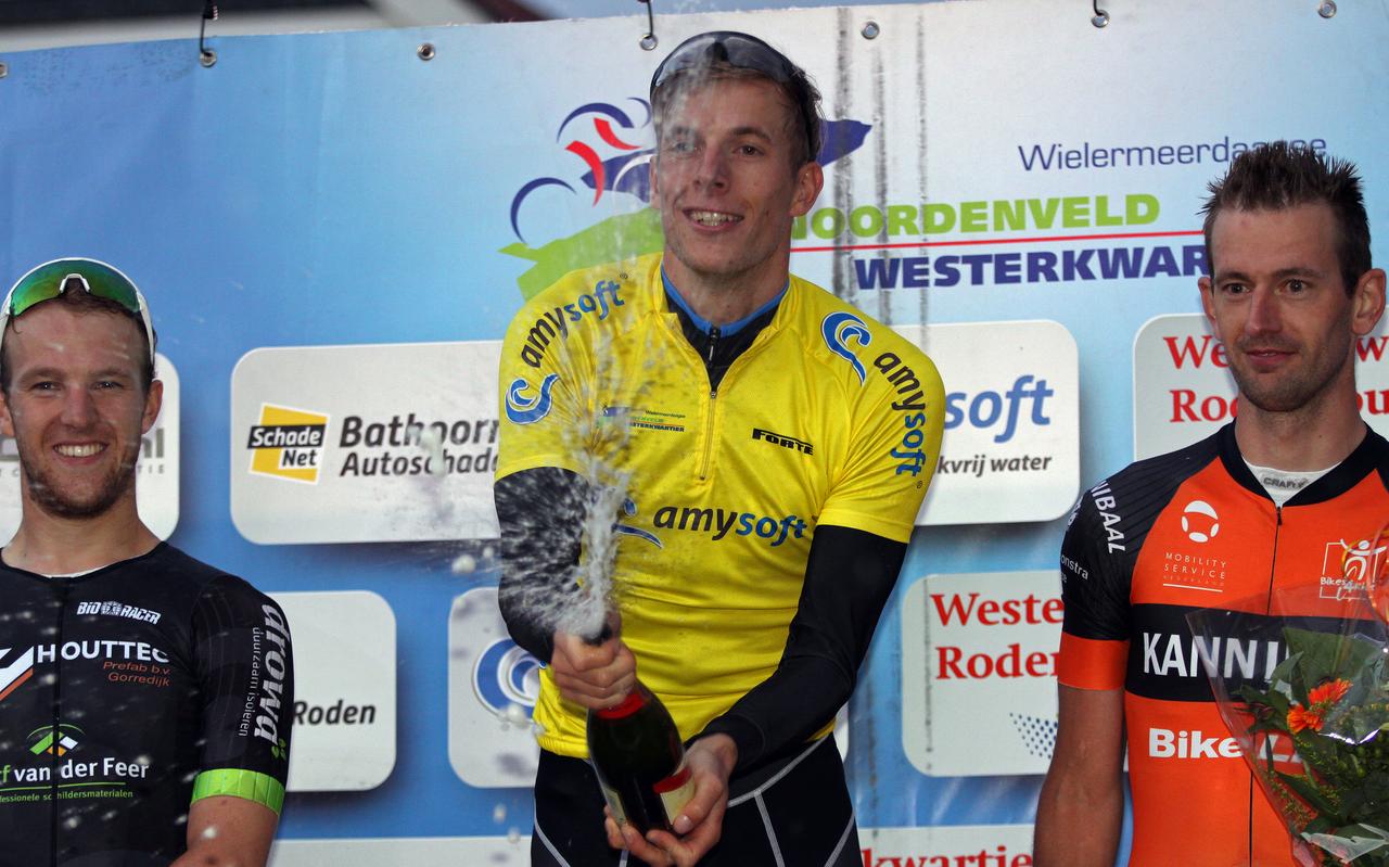 Rick Ottema schreef in 2019 de laatste editie van de Wielermeerdaagse Noordenveld-Westerkwartier op zijn naam en mocht de champagne ontkurken. Aan zijn zijde Mark Prinsen en Ronald Kruijer. Rick Ottema schreef in 2019 de laatste editie van de Wielermeerdaagse Noordenveld-Westerkwartier op zijn naam en mocht de champagne ontkurken. Aan zijn zijde Mark Prinsen en Ronald Kruijer.