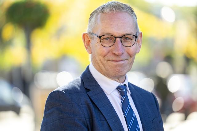Wethouder Jan Schipper van Midden-Drenthe treedt af om zonneparksoap. ‘Grens is bereikt’