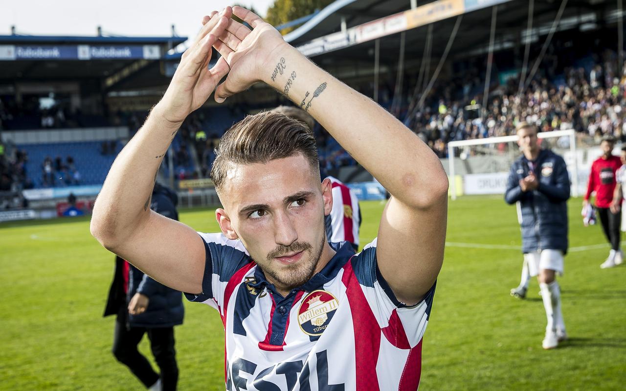 Donis Avdijaj in het shirt van Willem II, de club waar hij mot kreeg met de trainer. Donis Avdijaj in het shirt van Willem II, de club waar hij mot kreeg met de trainer.