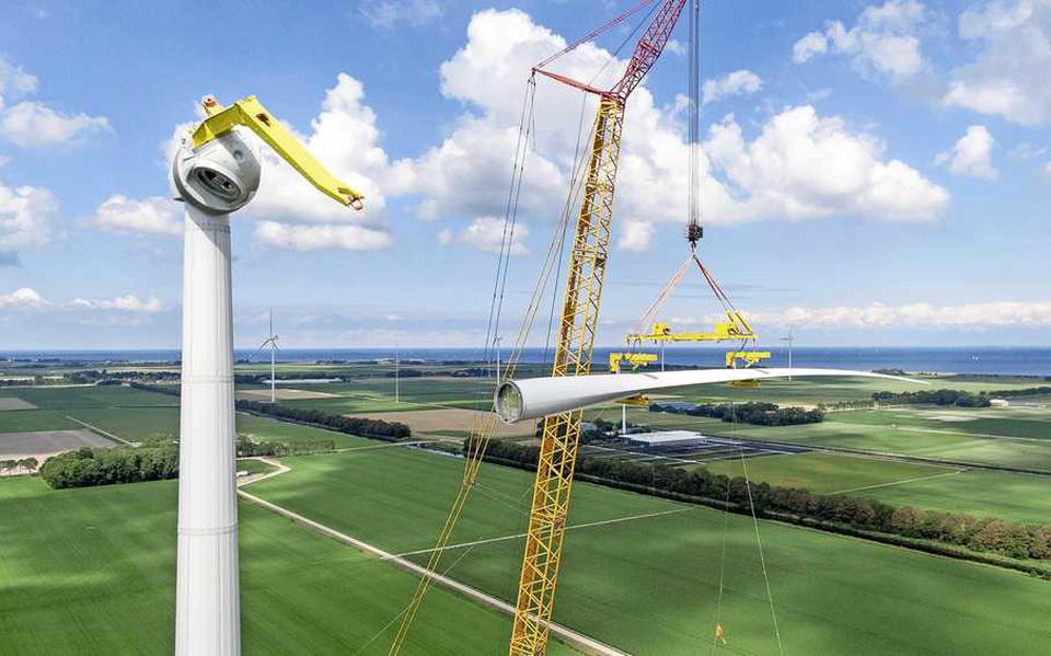 De uitspraak van de Raad van State betekent dat in Delfzijl een serie hoge windmolens gebouwd mag worden, waar Gedeputeerde Staten eerder al toestemming voor had gegeven.